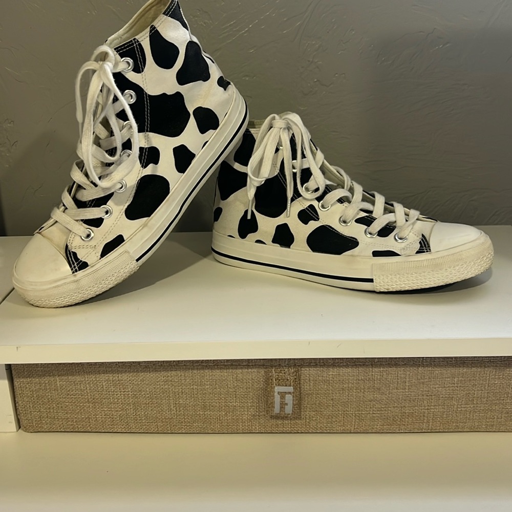 Cow print converse size 8 brand converse  gently used